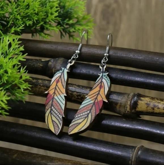 NWT Polka-dot Print Feather Tribal Wooden Leaf Charm Earrings - Picture 3 of 6